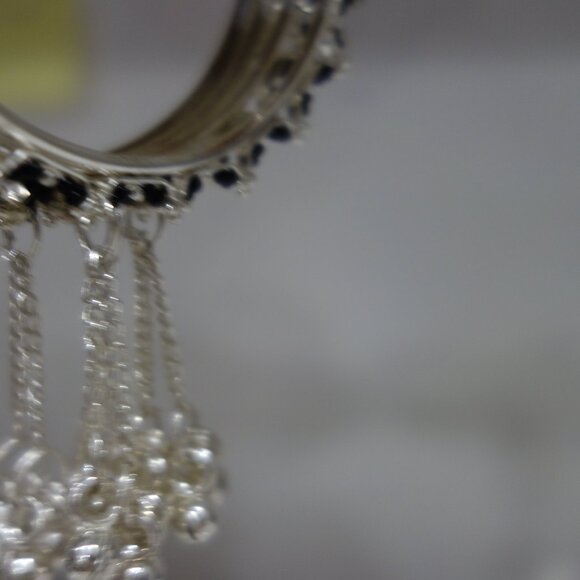 Beautiful 4 Bracelet Diameter 2.5" White Metal & Black Color Beads Vintage - Picture 16 of 16